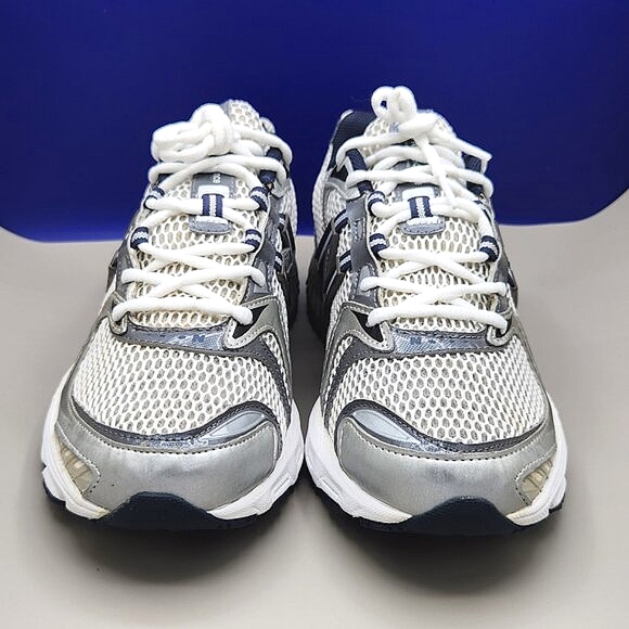 New Balance 749 (2009) - Picture 3 of 6